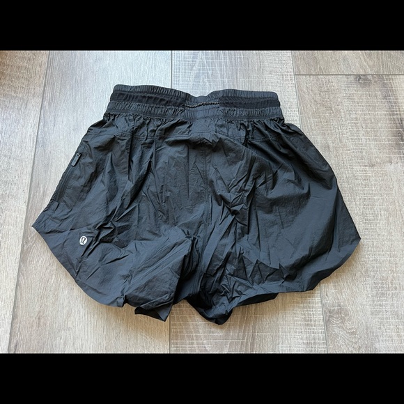 Lululemon Step Out High Rise Short 3" in Black Size 4 - Picture 6 of 7